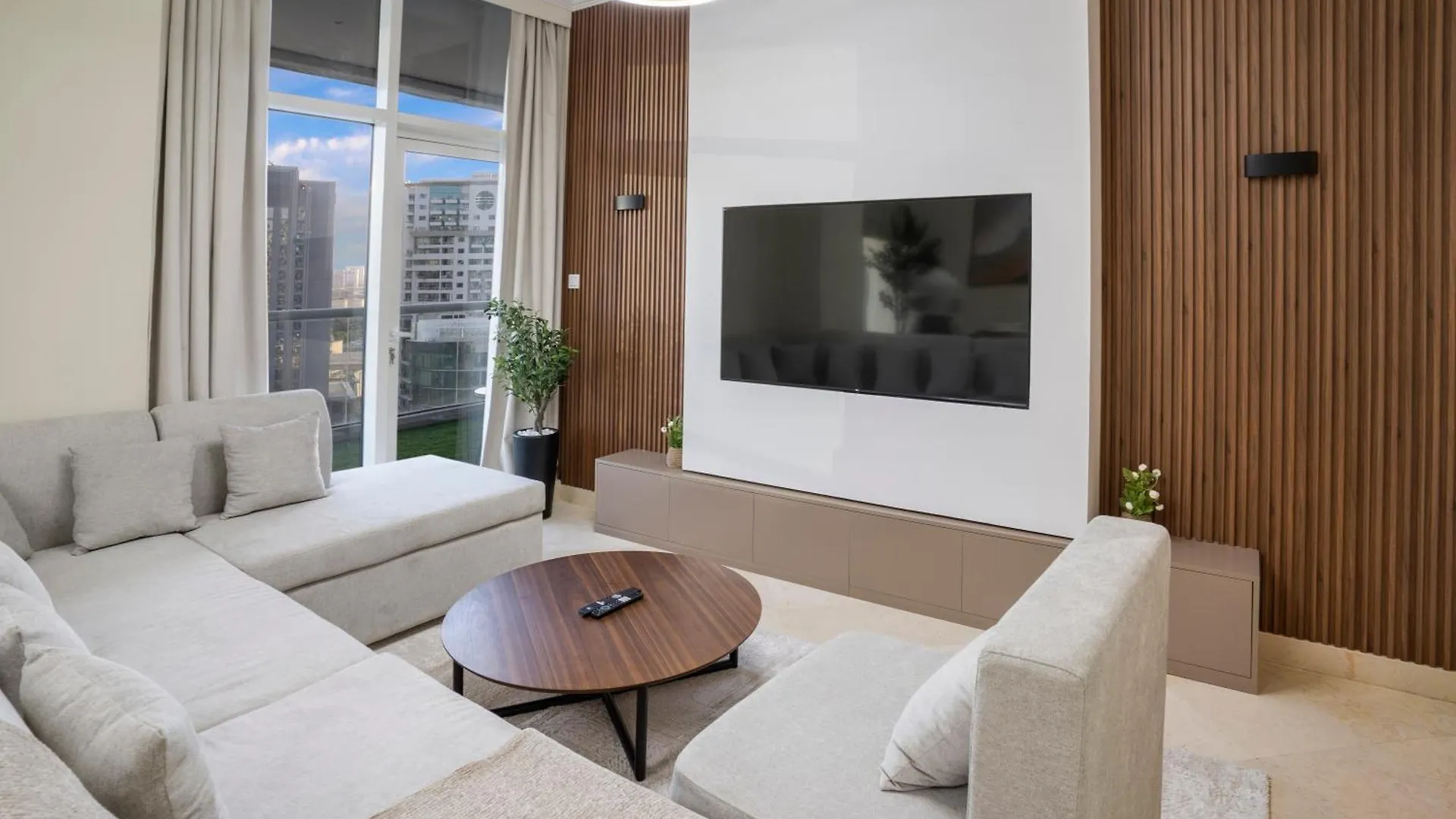 Apartment 13 -A Luxurious 2-Bedroom Waterfront Retreat - Steps From Dubai Best Attractions - Close To Jbr & Marina Walk- Free Parking