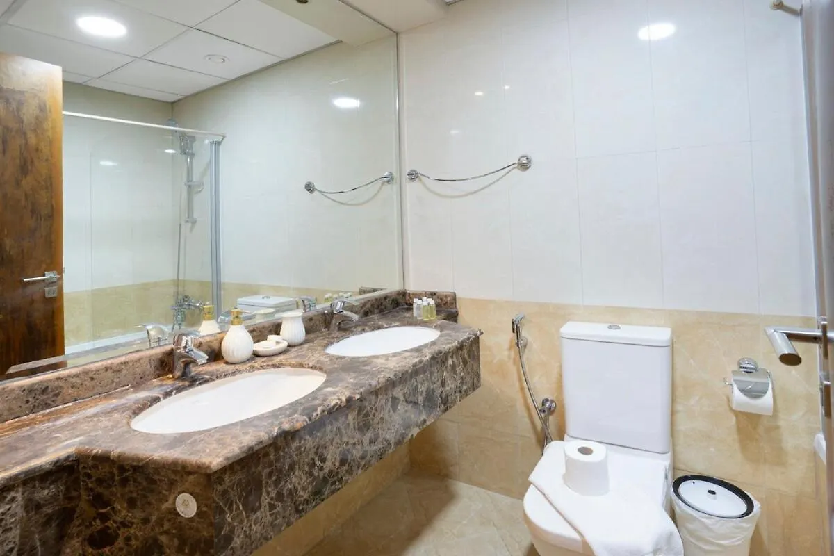 13 -A Luxurious 2-Bedroom Waterfront Retreat - Steps From Dubai Best Attractions - Close To Jbr & Marina Walk- Free Parking United Arab Emirates