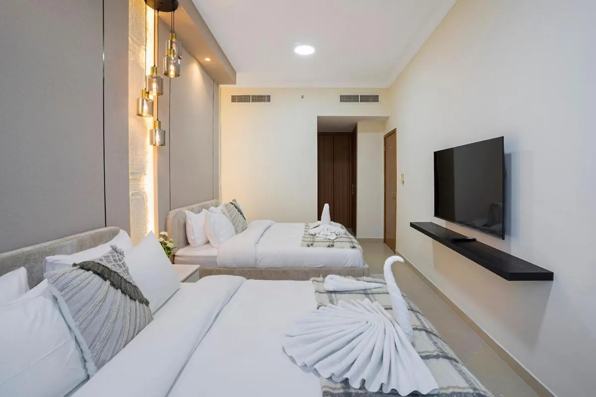 Apartment 13 -A Luxurious 2-Bedroom Waterfront Retreat - Steps From Dubai Best Attractions - Close To Jbr & Marina Walk- Free Parking United Arab Emirates