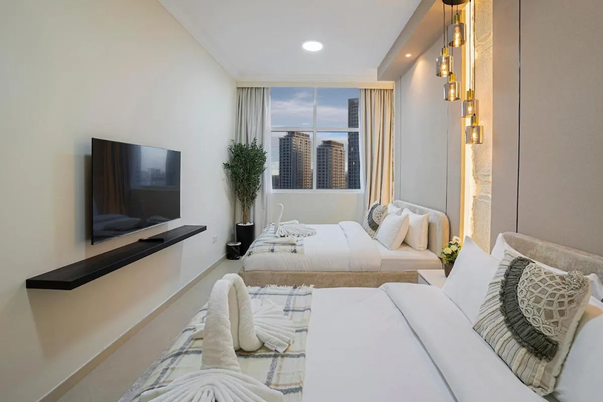 13 -A Luxurious 2-Bedroom Waterfront Retreat - Steps From Dubai Best Attractions - Close To Jbr & Marina Walk- Free Parking