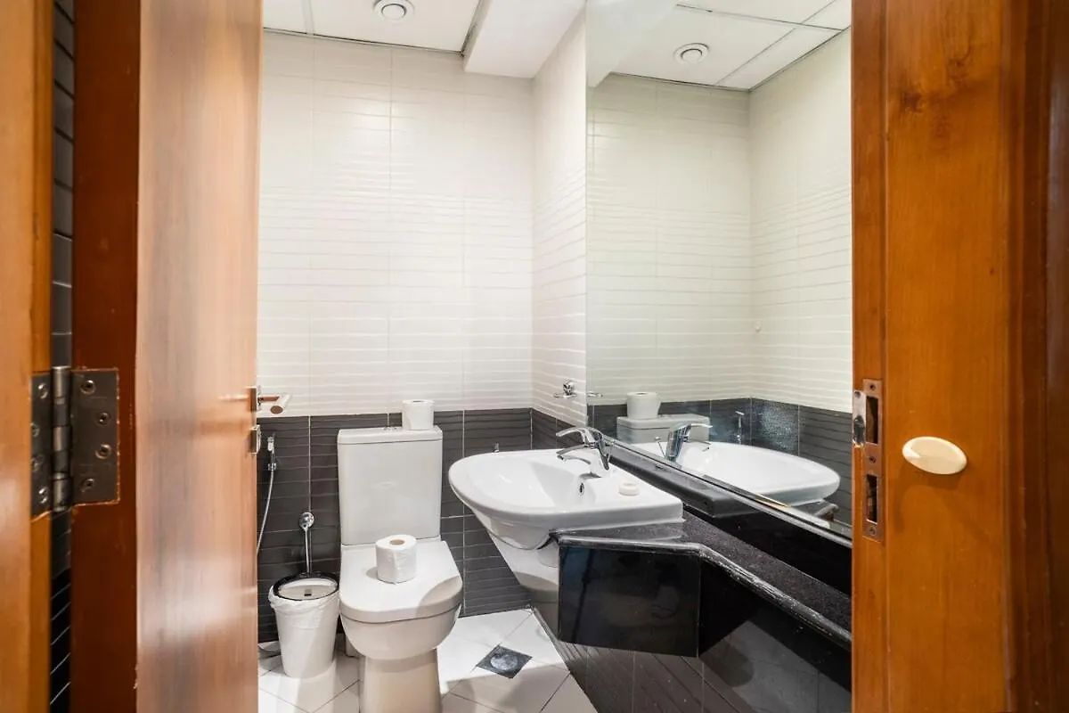 13 -A Luxurious 2-Bedroom Waterfront Retreat - Steps From Dubai Best Attractions - Close To Jbr & Marina Walk- Free Parking 0*,  United Arab Emirates