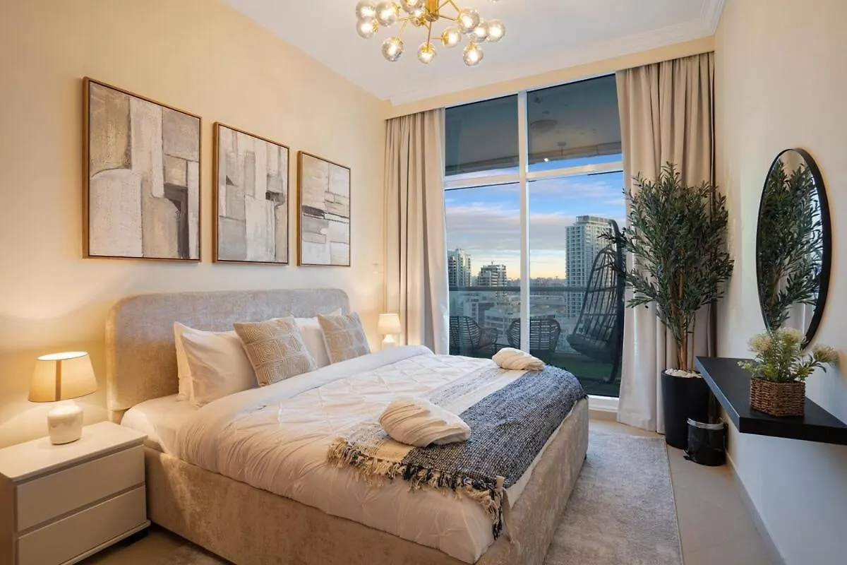 Apartment 13 -A Luxurious 2-Bedroom Waterfront Retreat - Steps From Dubai Best Attractions - Close To Jbr & Marina Walk- Free Parking