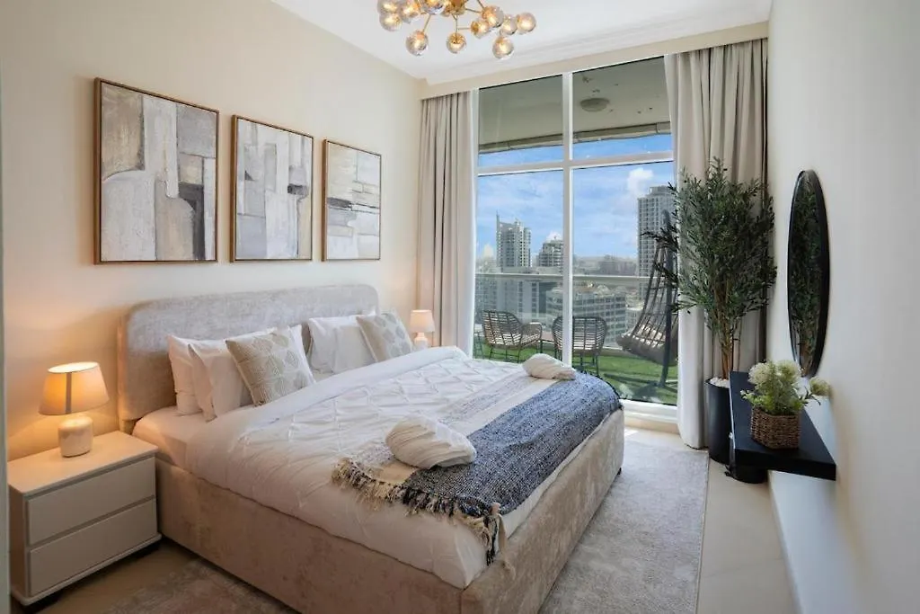 Apartment 13 -A Luxurious 2-Bedroom Waterfront Retreat - Steps From Dubai Best Attractions - Close To Jbr & Marina Walk- Free Parking